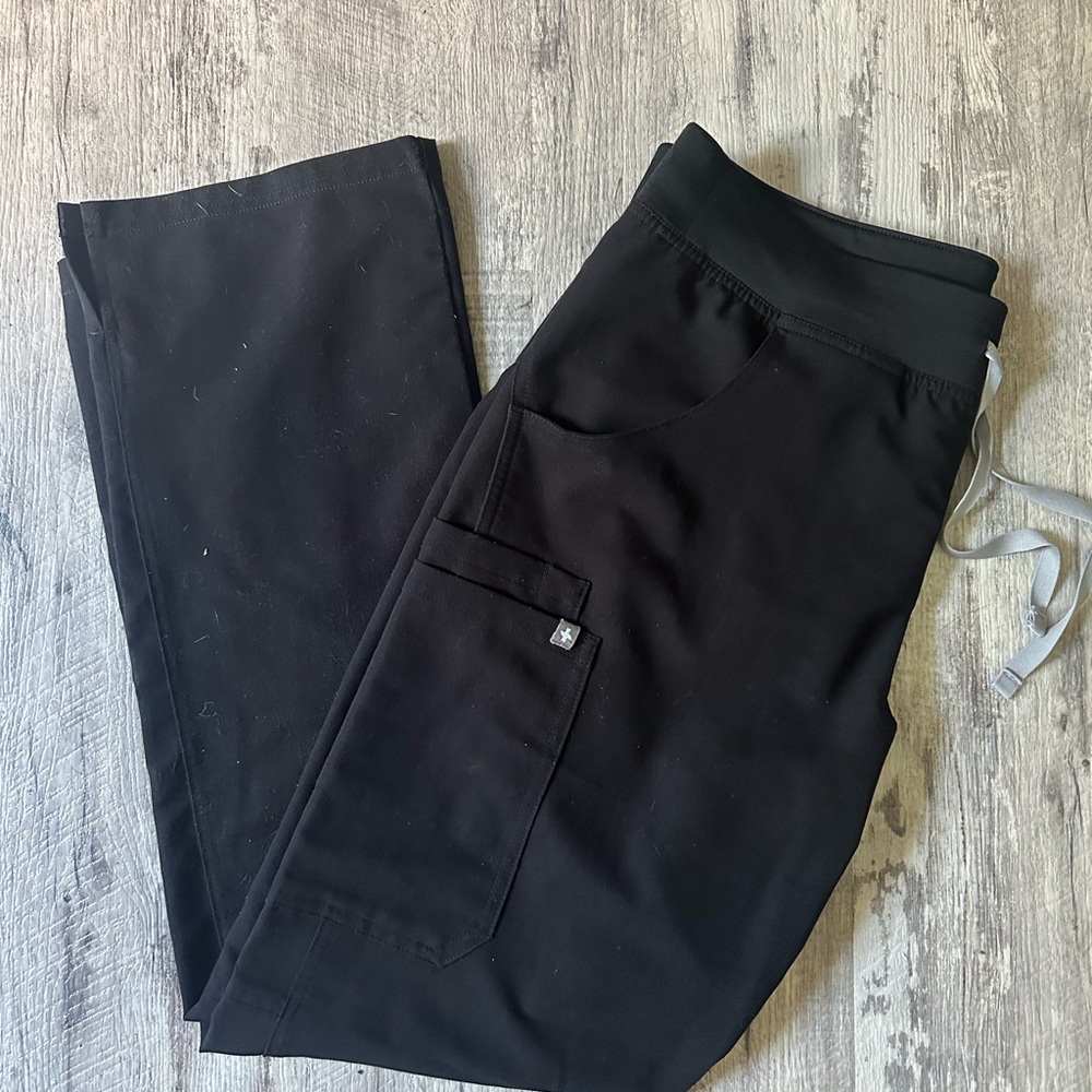 FIGS Cargo Scrub Pant Women’s Black - M